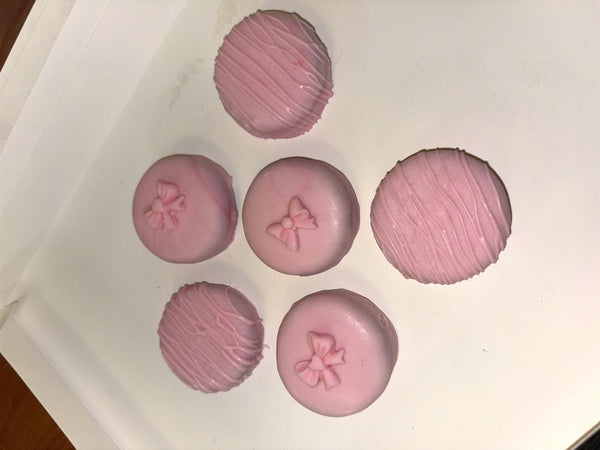 Chocolate-covered Oreos decorated by P&C Baking
